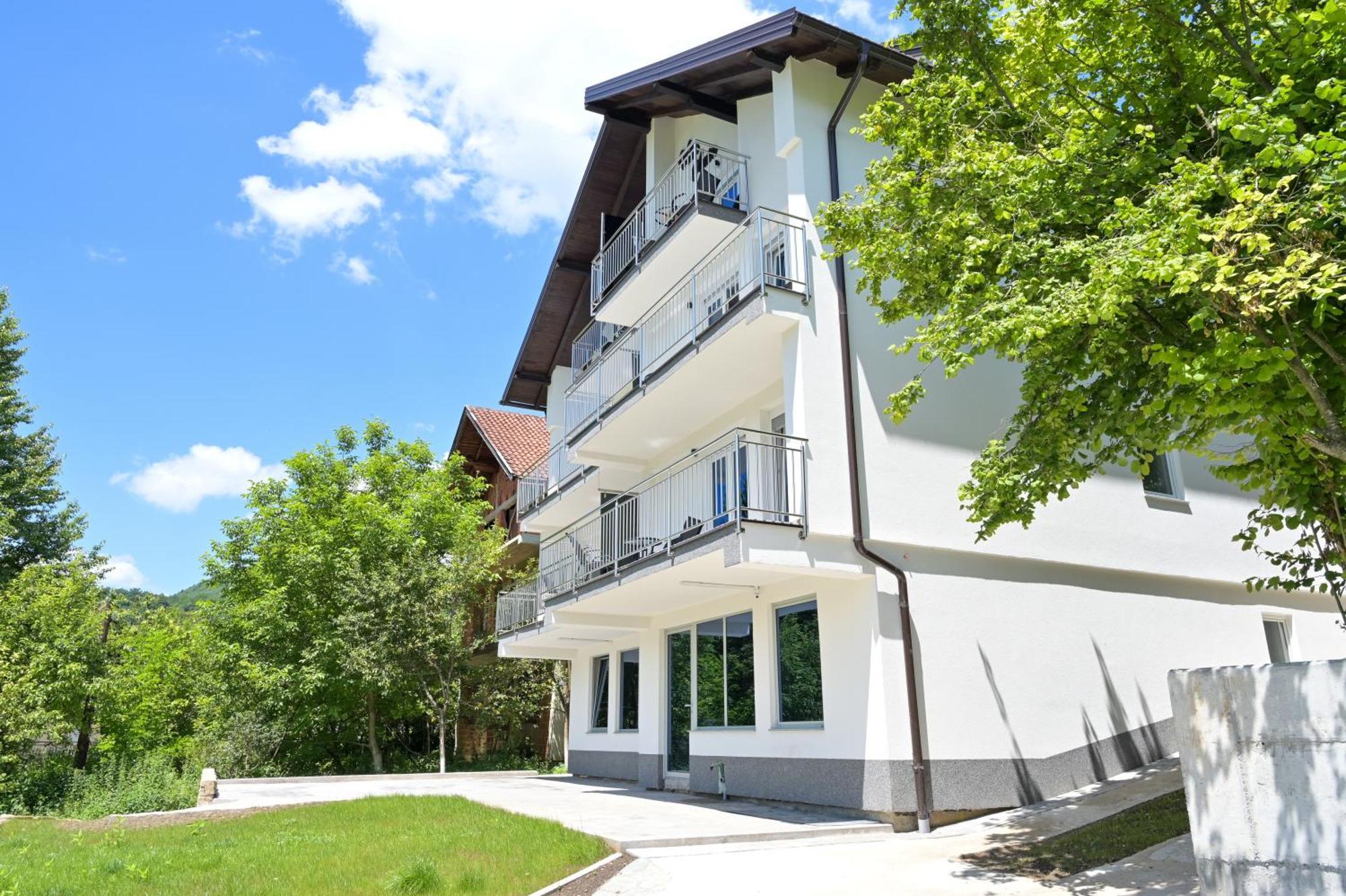 Villa Anita Яйце Екстер'єр фото